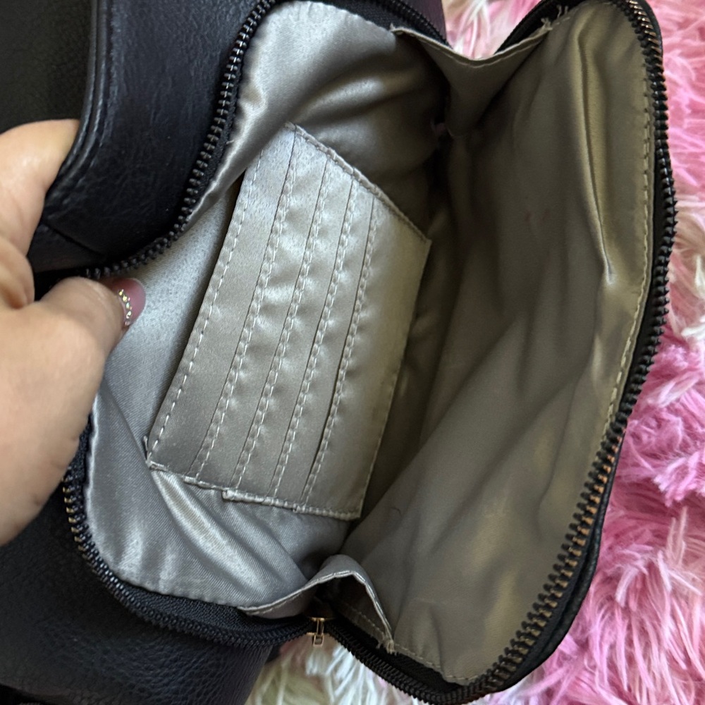 Gussaci Black Crossbody Bag - Picture 5 of 11